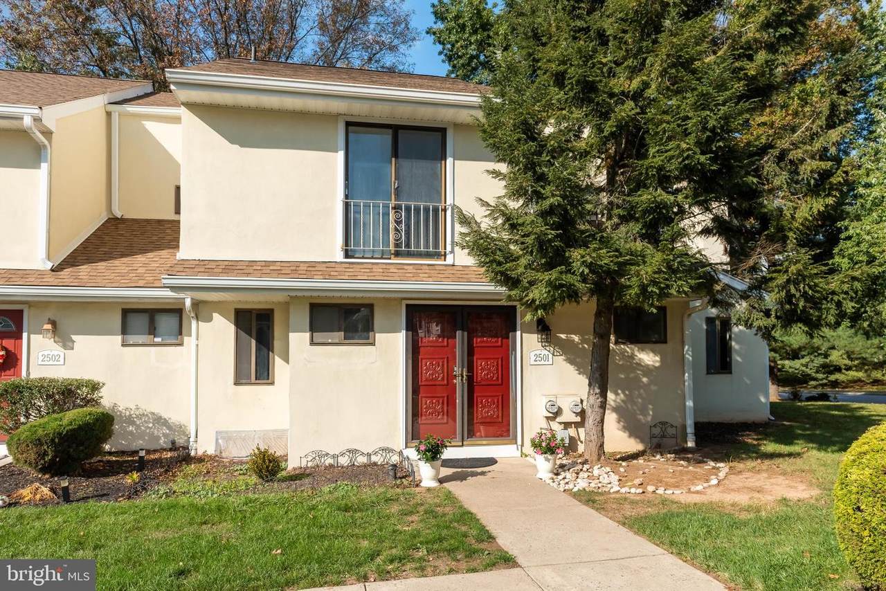 2501 Elm Circle - Photo 1
