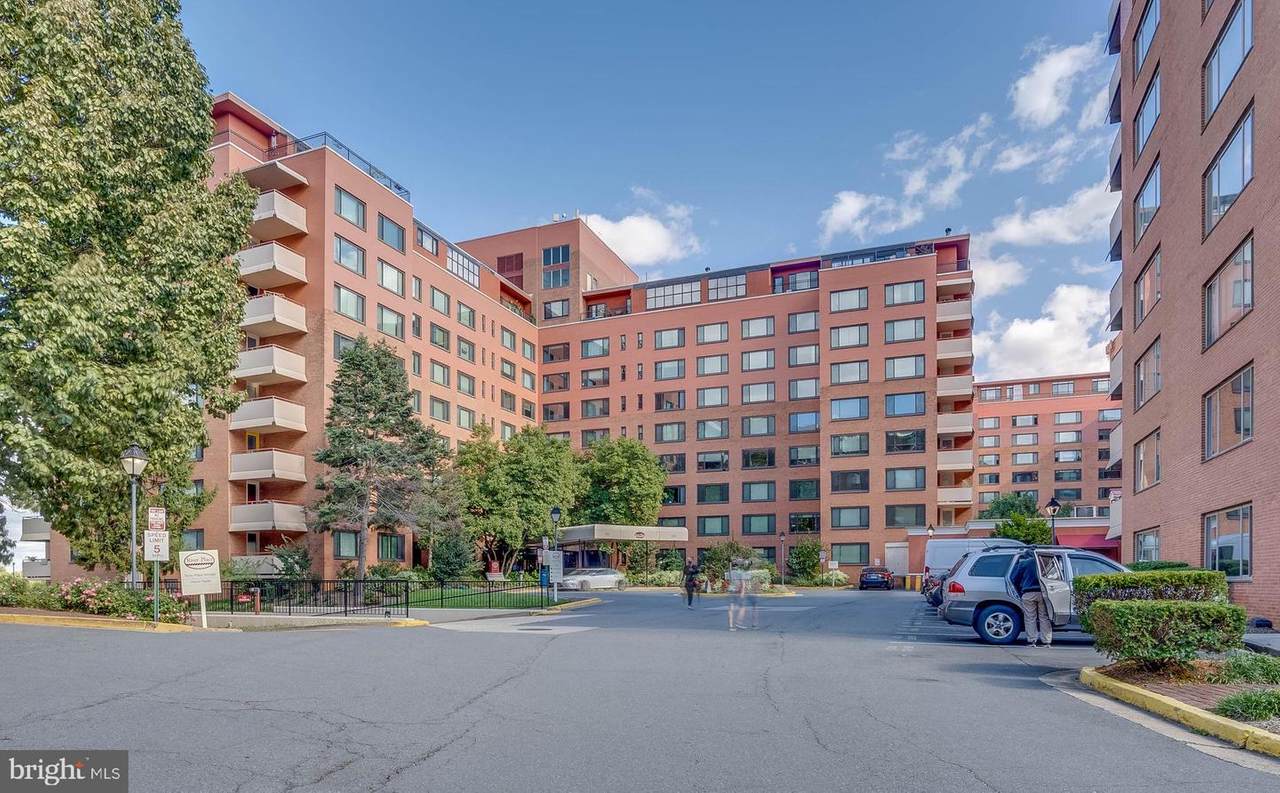 1021 Arlington Boulevard - Photo 1