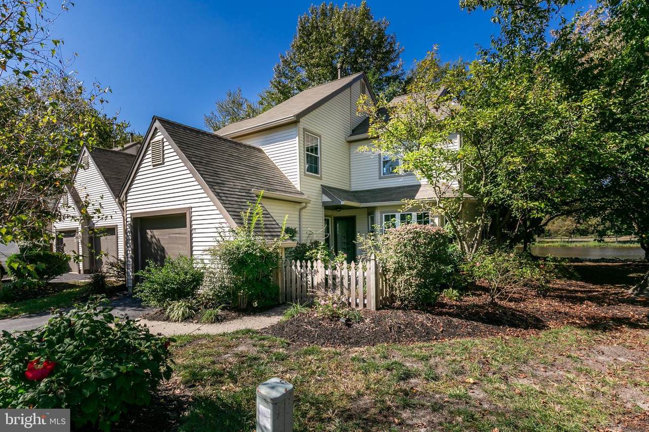 25 Woodlake Drive - Photo 1