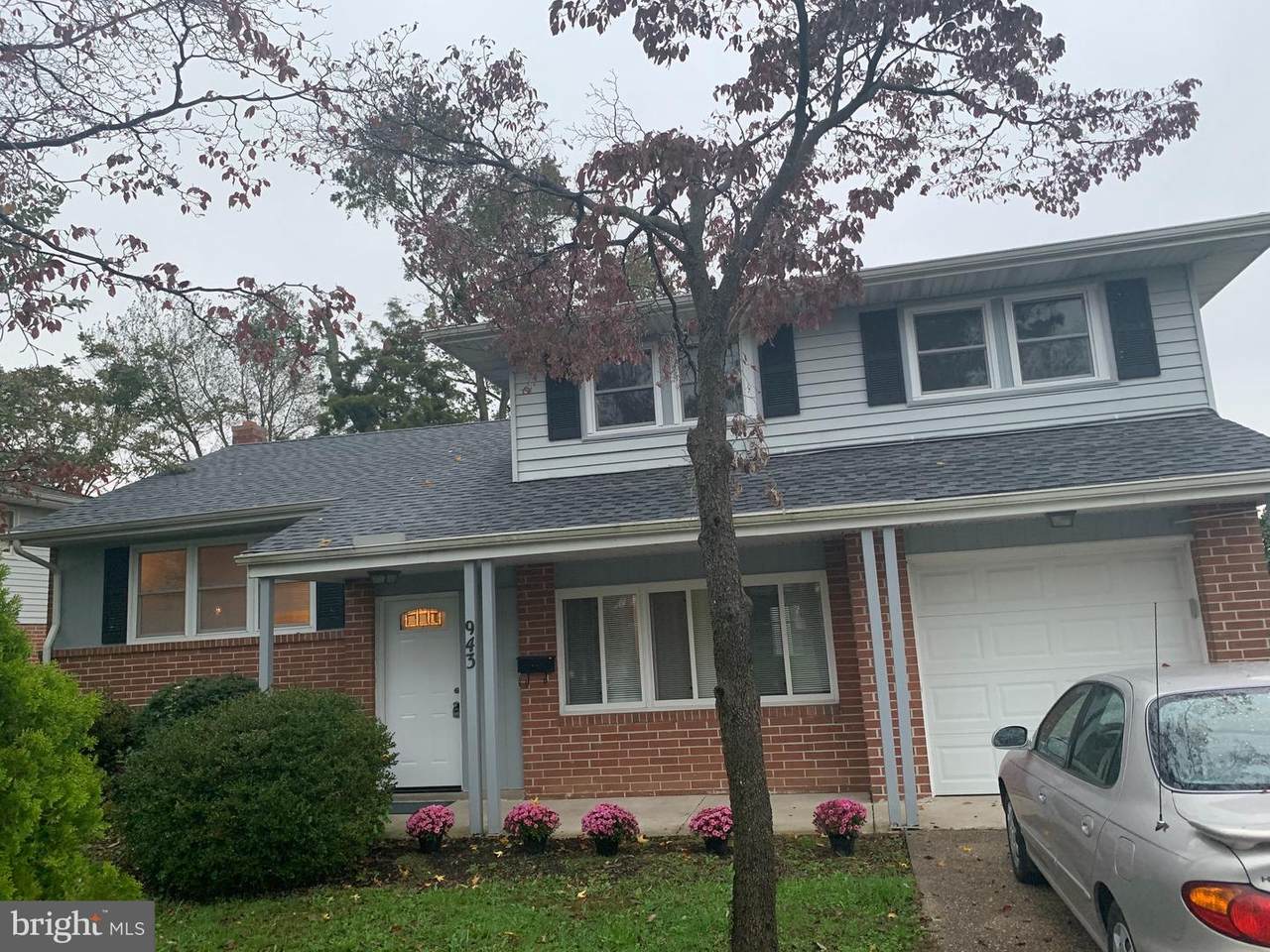 943 Woodford Drive - Photo 1