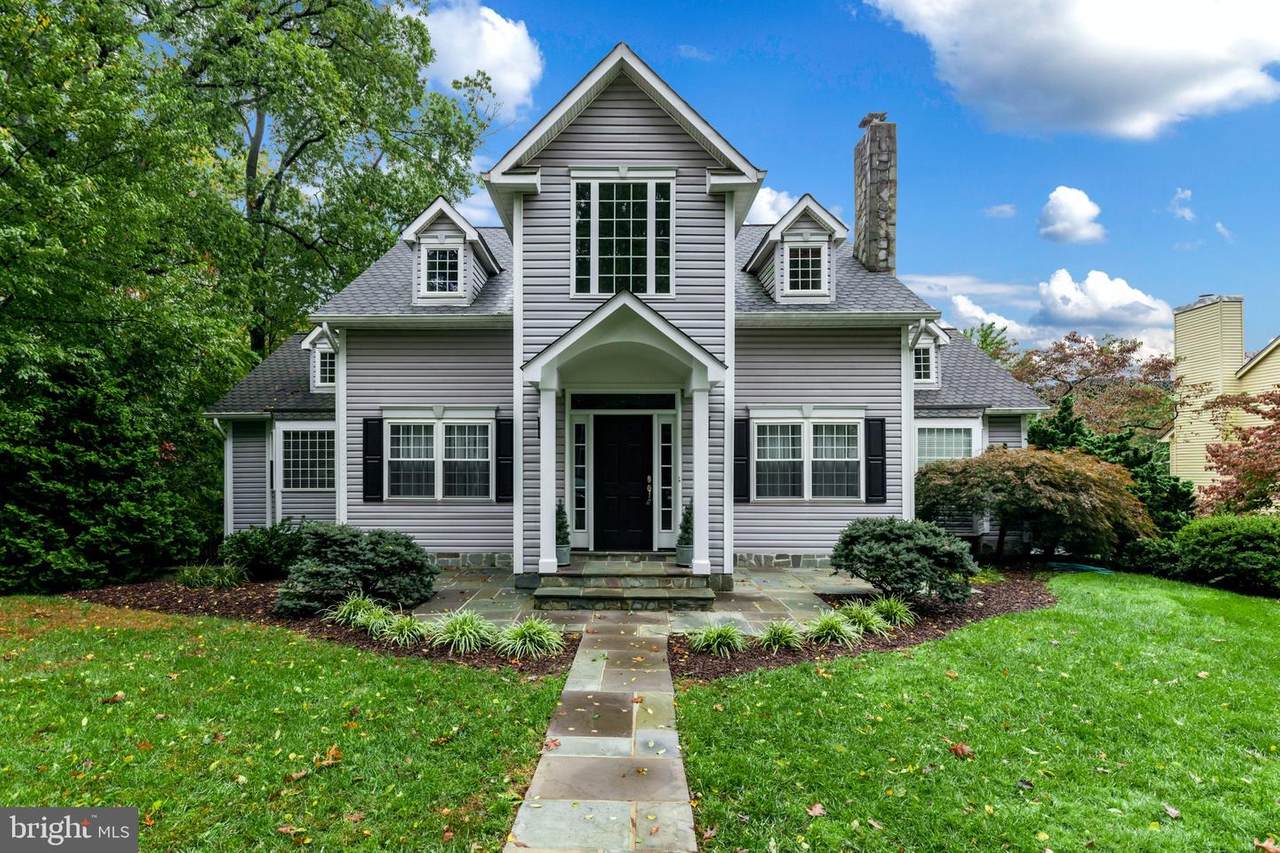 211 Moore Avenue - Photo 1