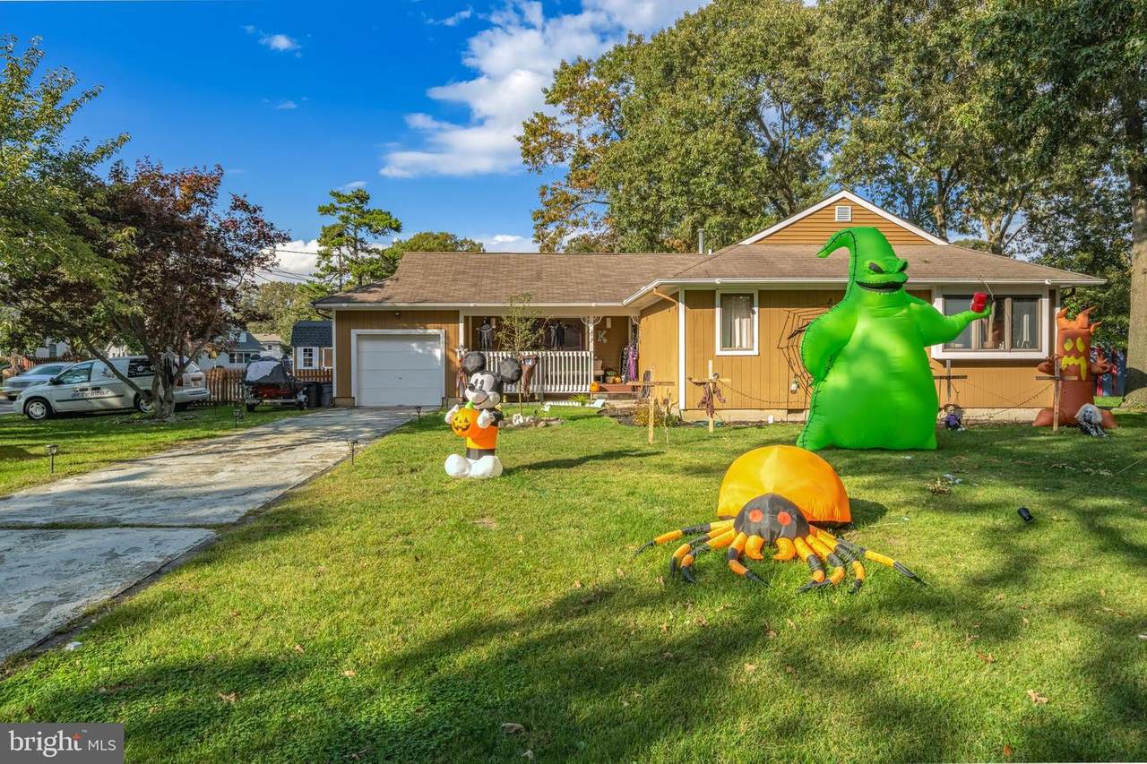302 Chestnut Drive - Photo 1