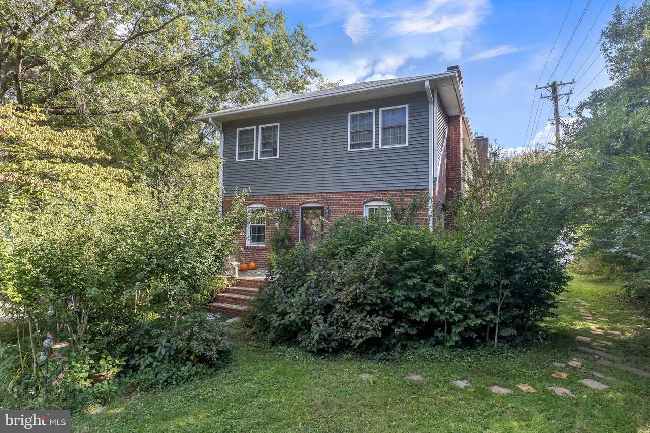 5025 Rosemont Avenue - Photo 1