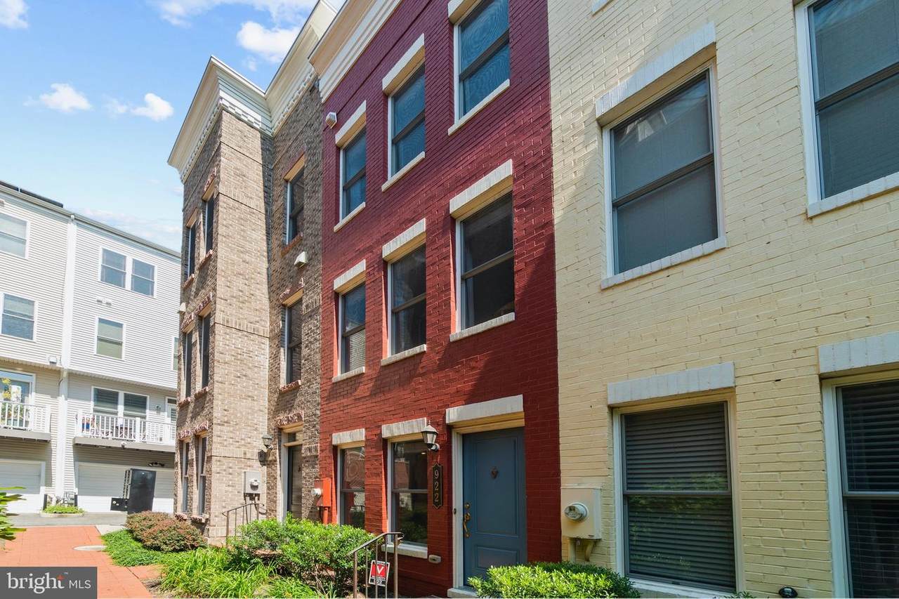 922 4TH Street - Photo 1