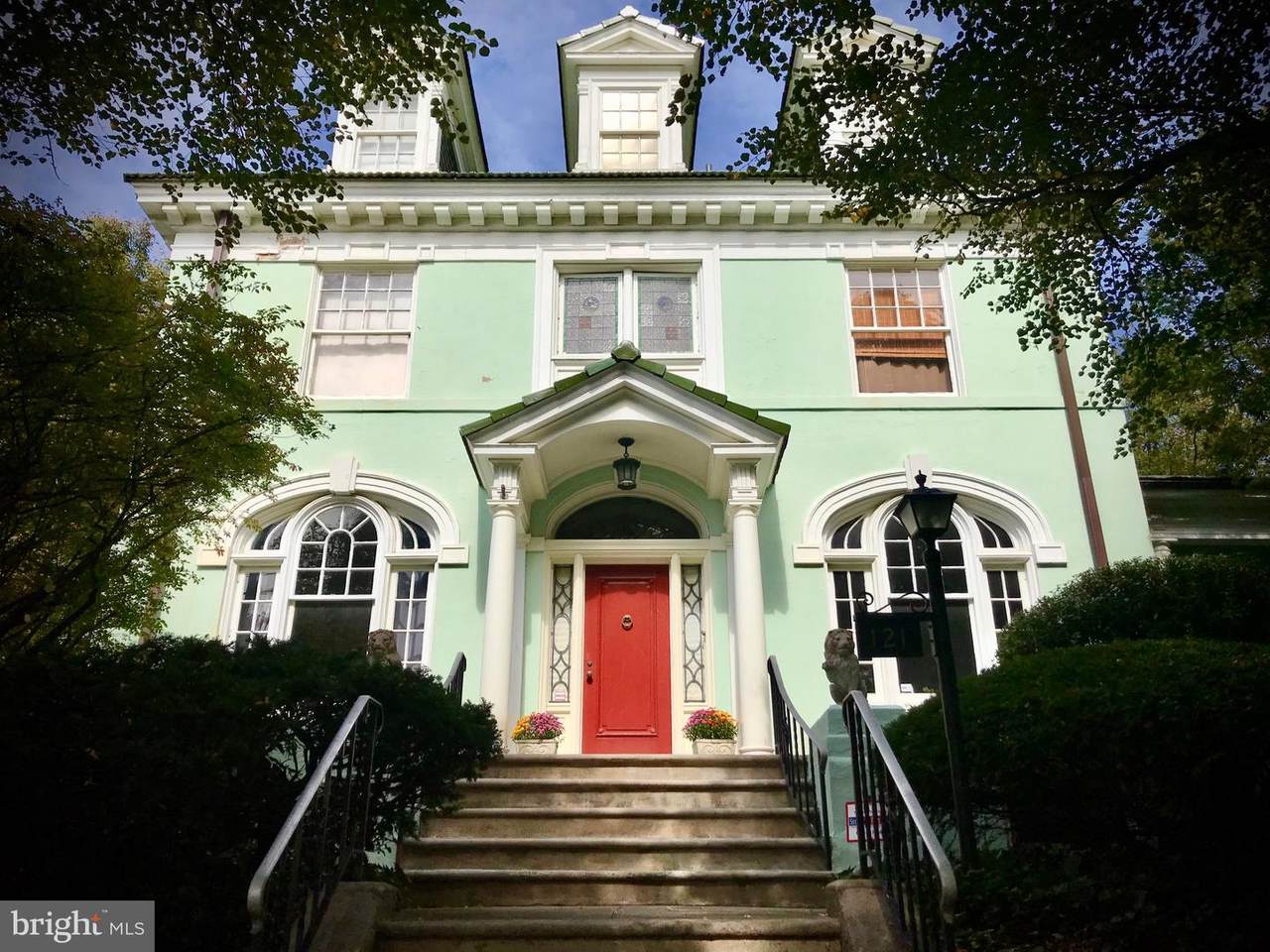121 Windsor Street - Photo 1