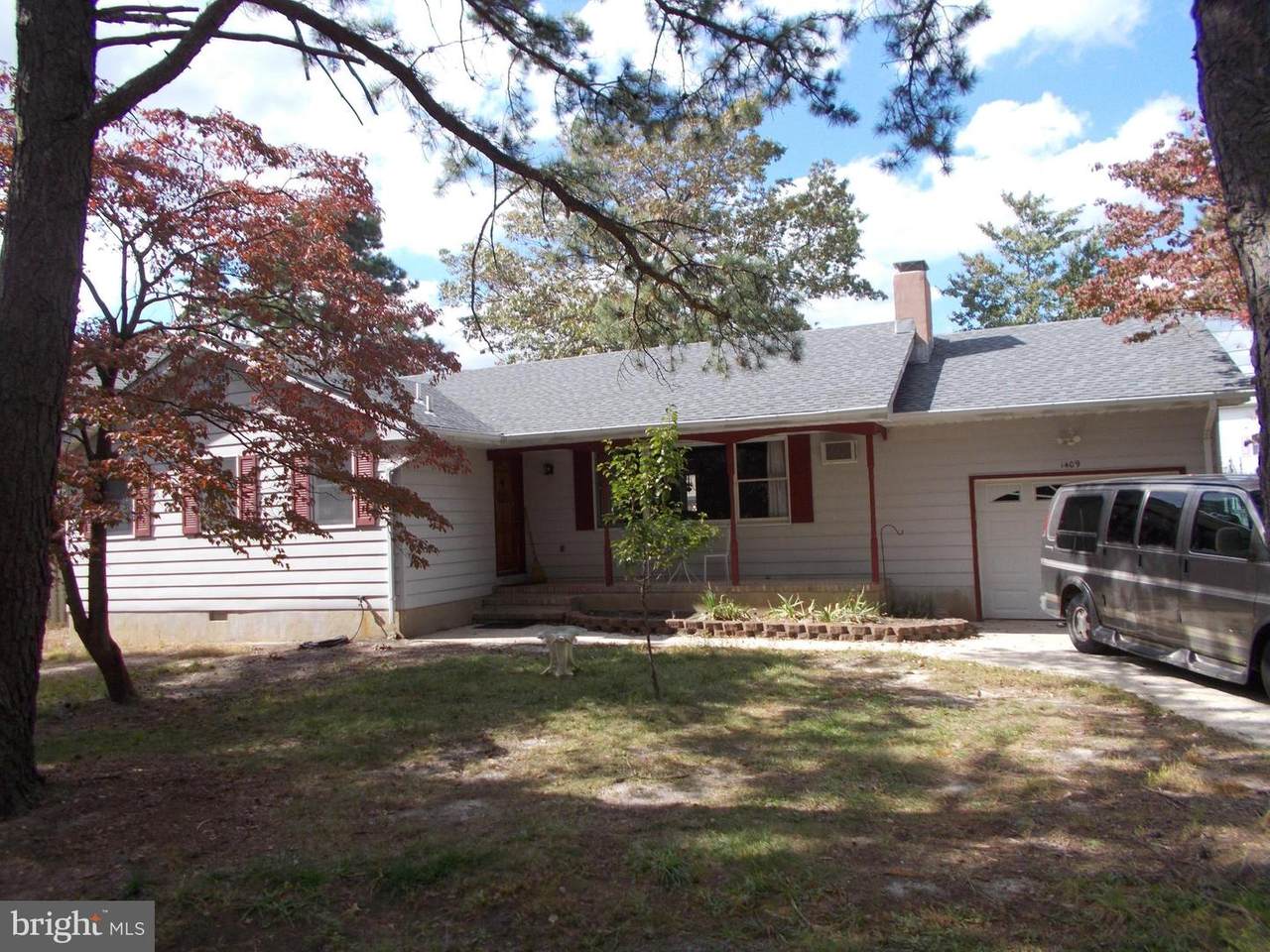 1409 Edgemere Avenue - Photo 1