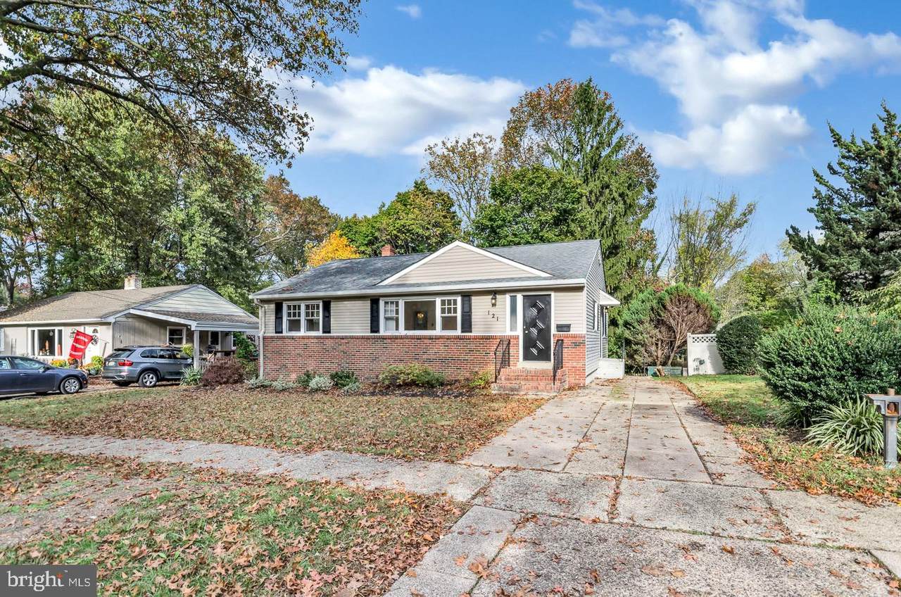 121 Park Boulevard - Photo 1