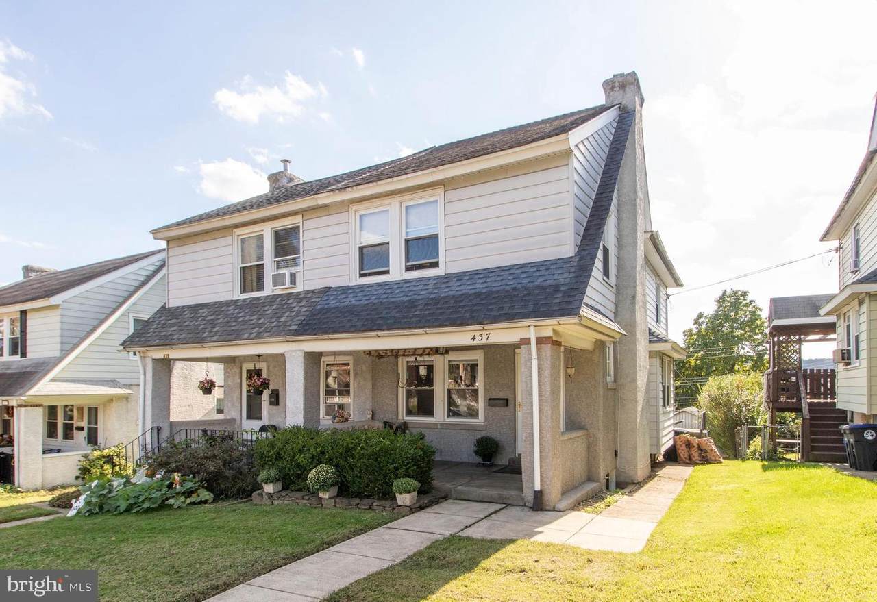 437 10TH Avenue - Photo 1