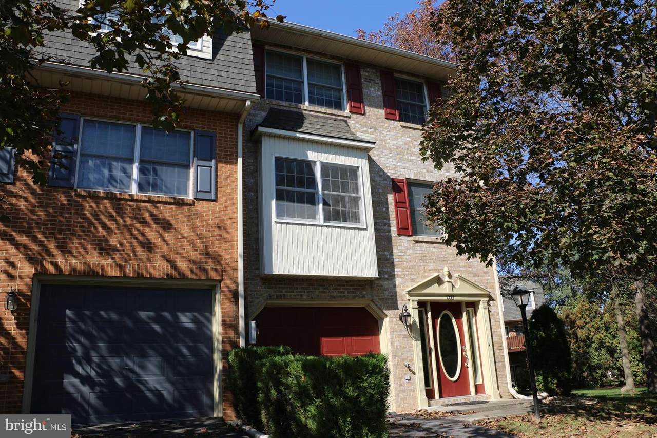 1033 Lindsay Lane - Photo 1