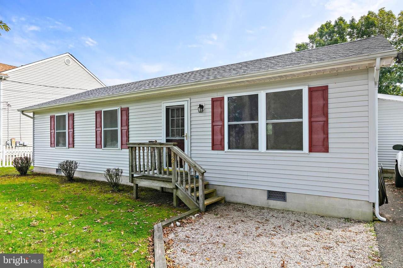 121 Wave Road - Photo 1