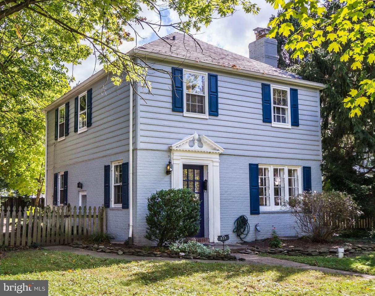 303 Woodbourne Avenue - Photo 1
