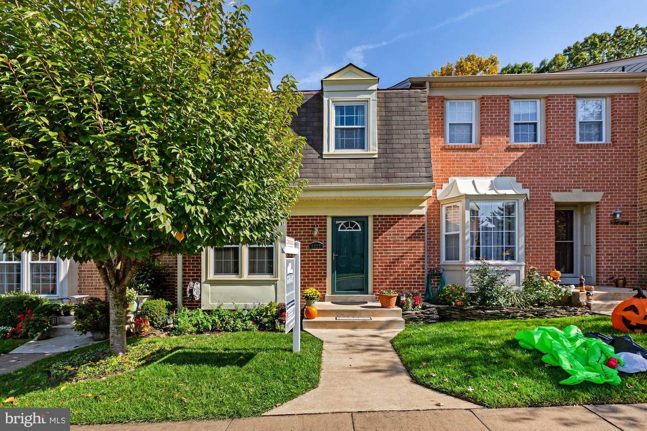 9727 Lakepointe Drive - Photo 1