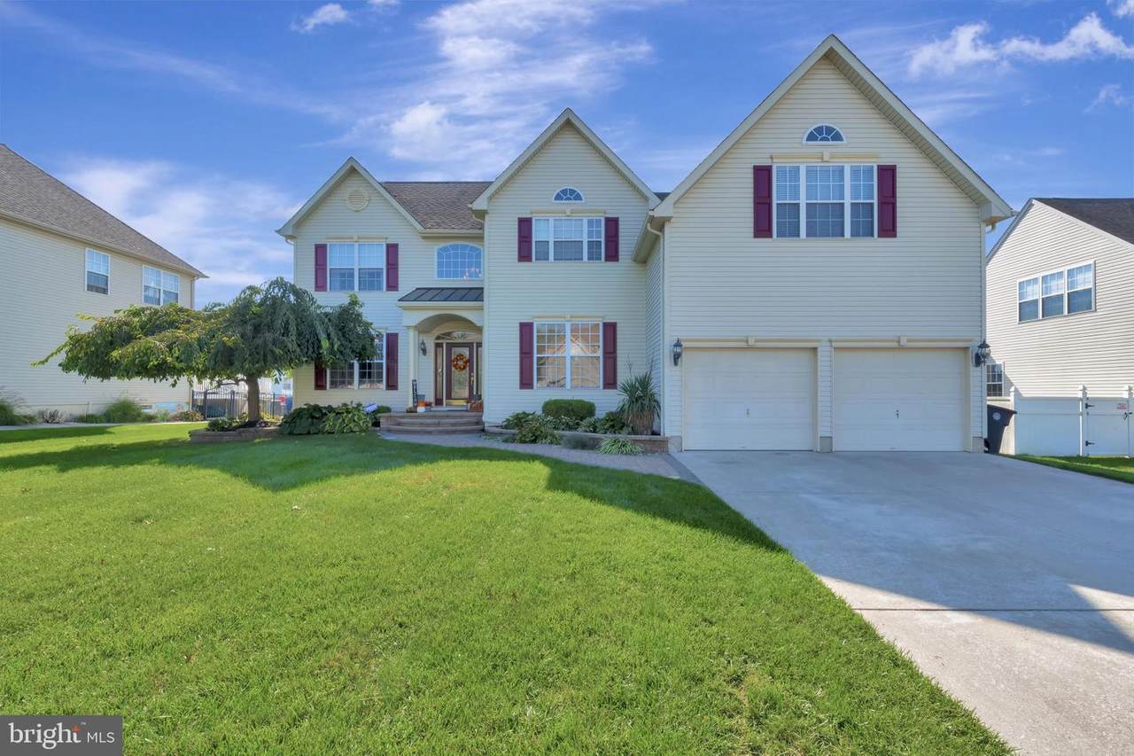 718 Galleria Drive - Photo 1