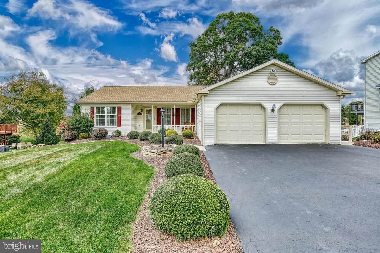 2252 Canterbury Drive - Photo 1