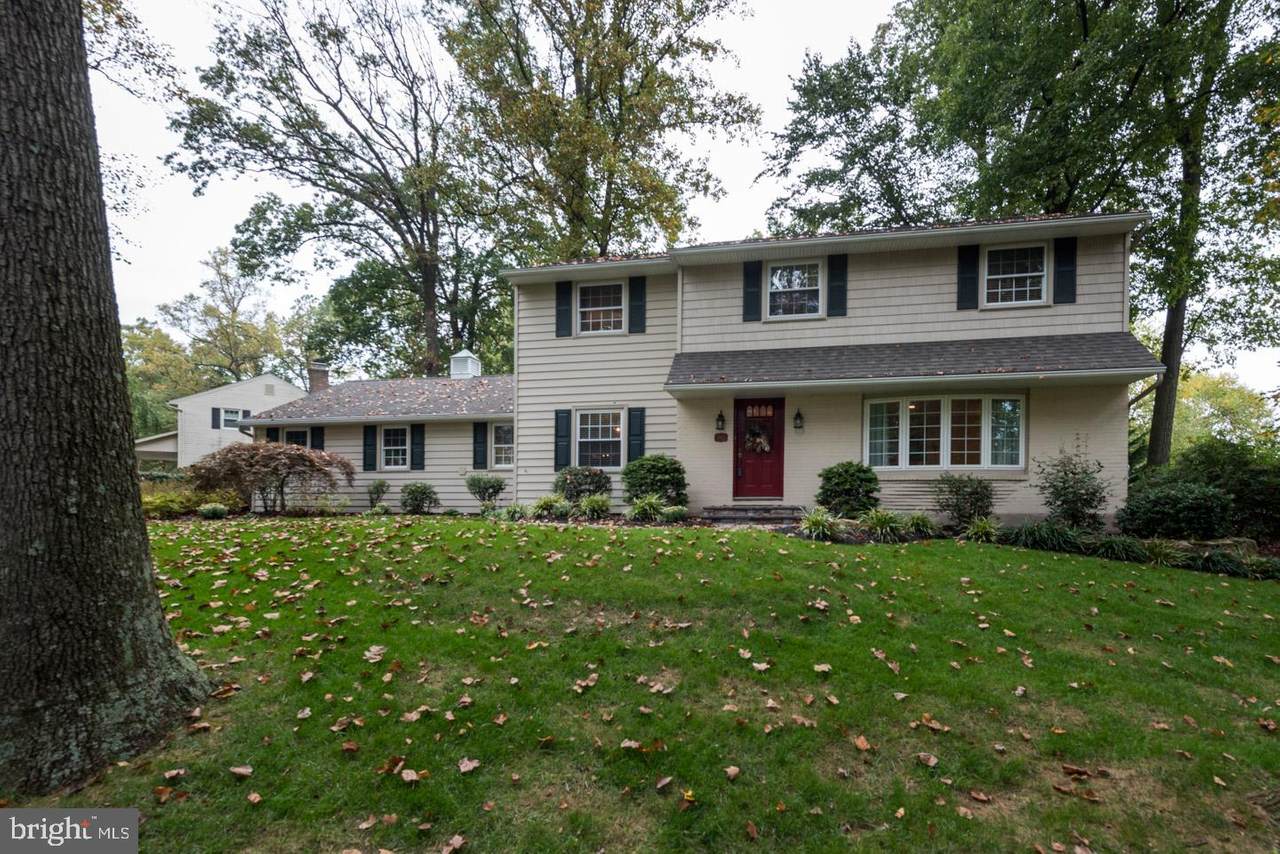 285 Woodmont Drive - Photo 1
