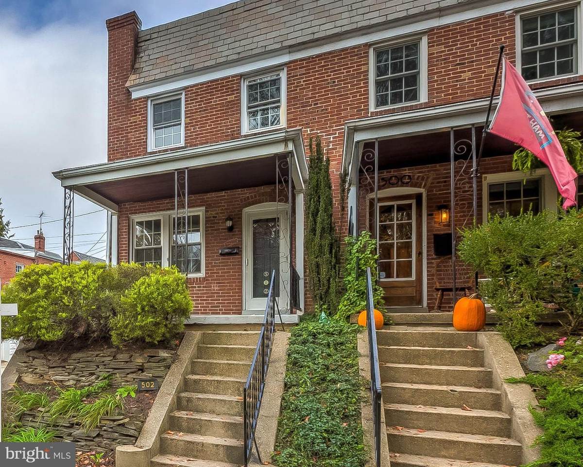 502 37TH Street - Photo 1