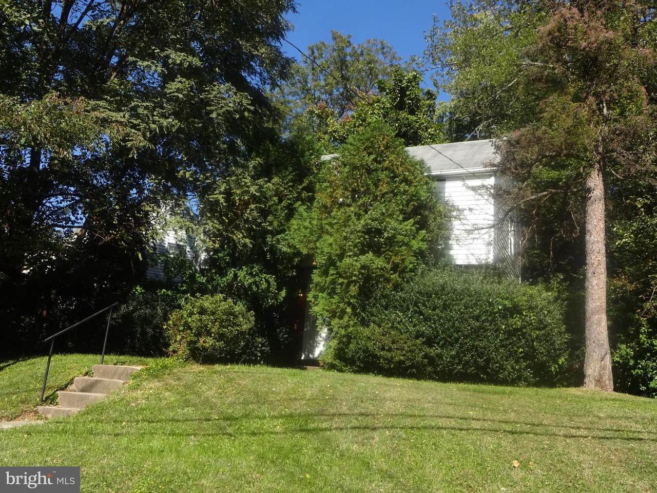 10007 Gardiner Avenue - Photo 1