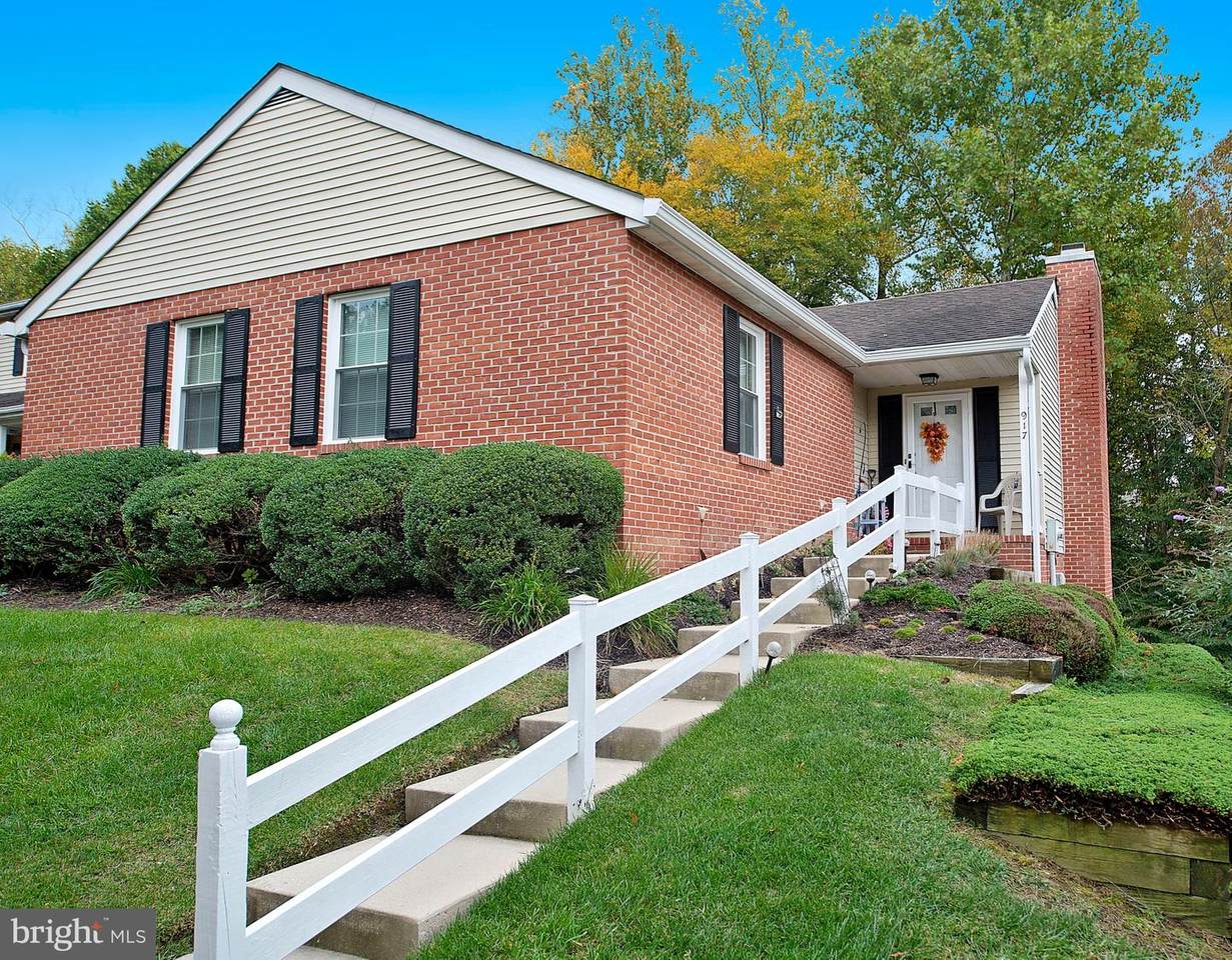917 Candlelight Court - Photo 1