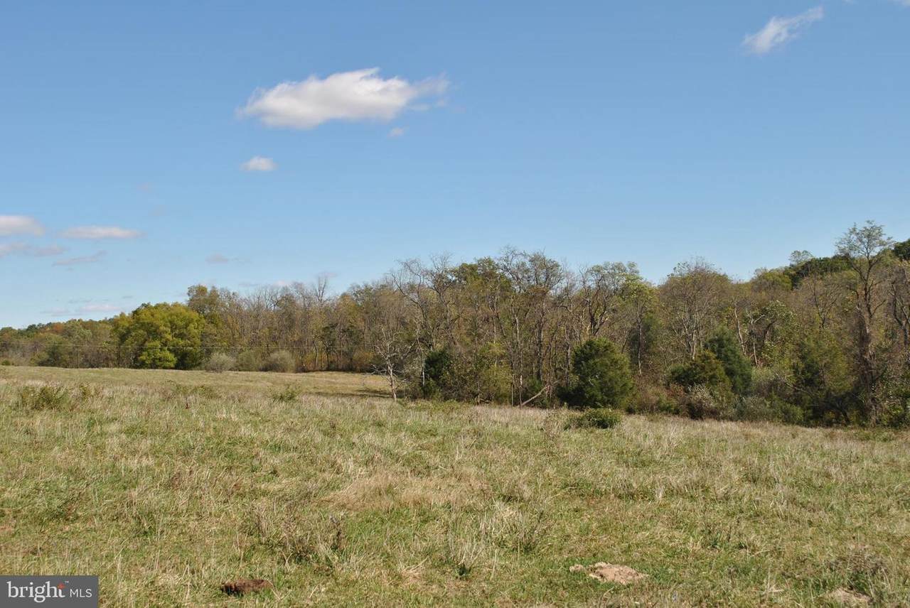 Middle Road - Photo 1