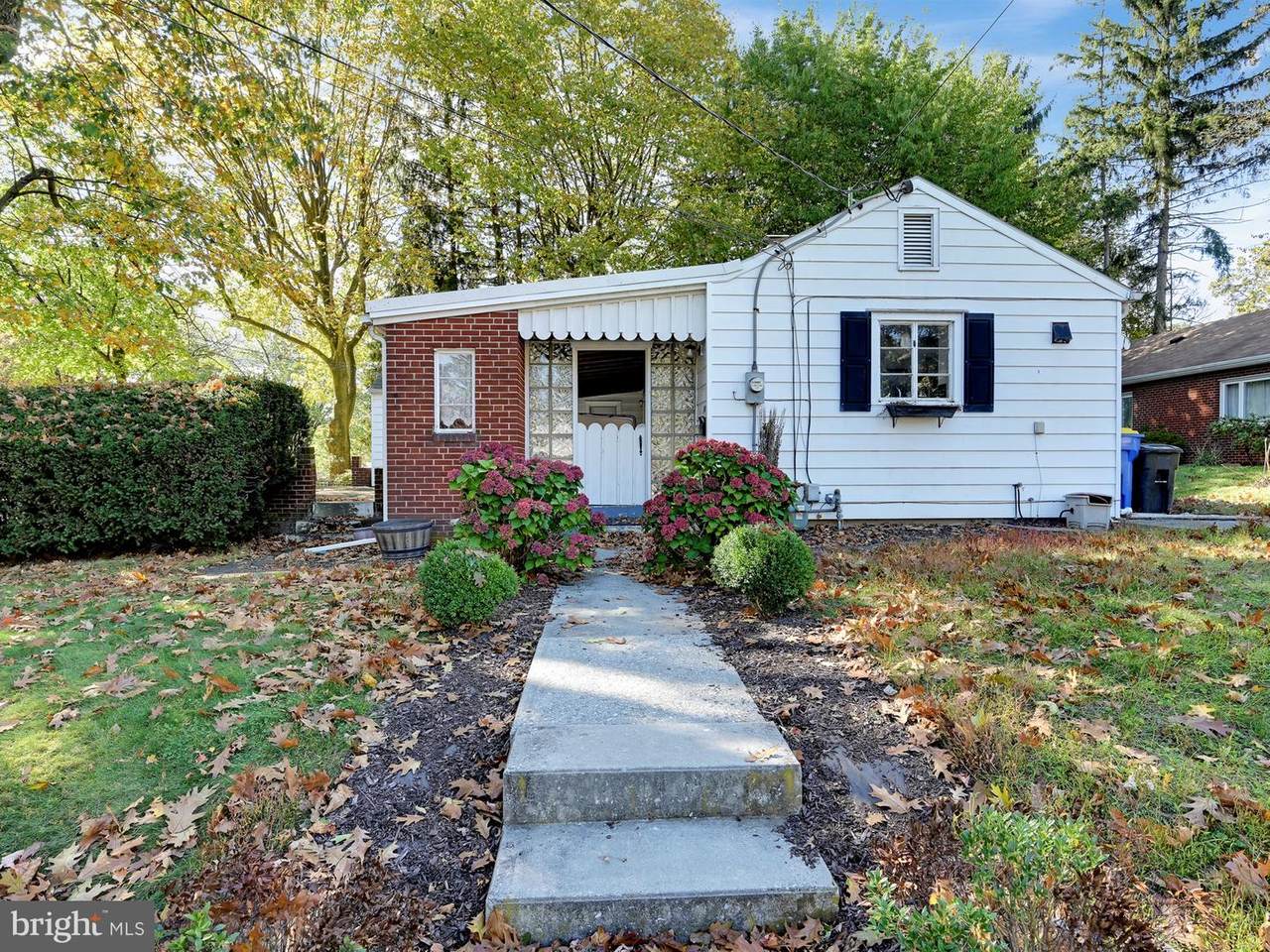 300 Beverly Road - Photo 1