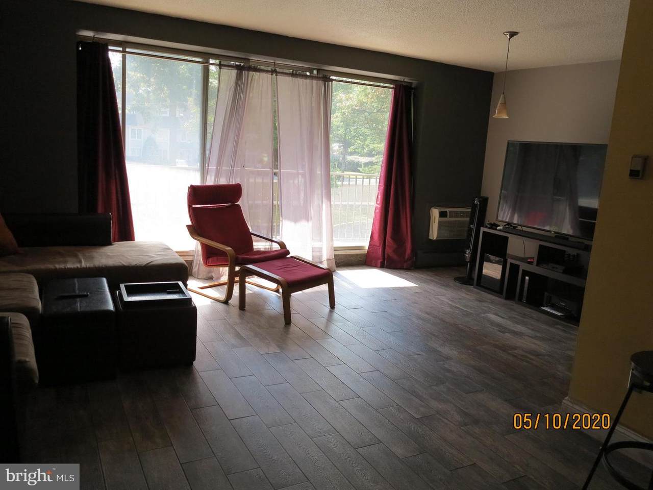 211 Chestnut Place - Photo 1