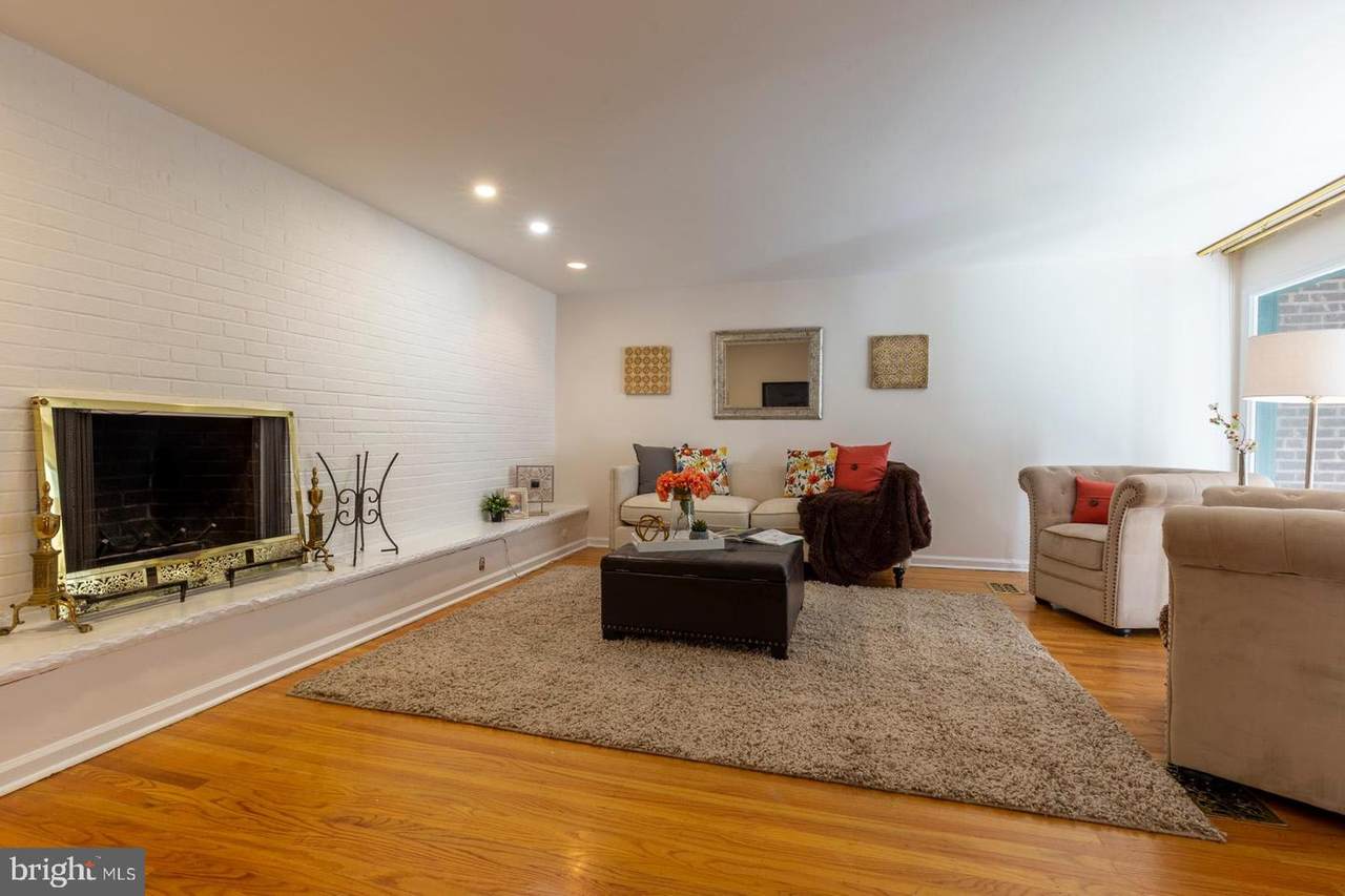 1126-1/2 Lombard Street - Photo 1