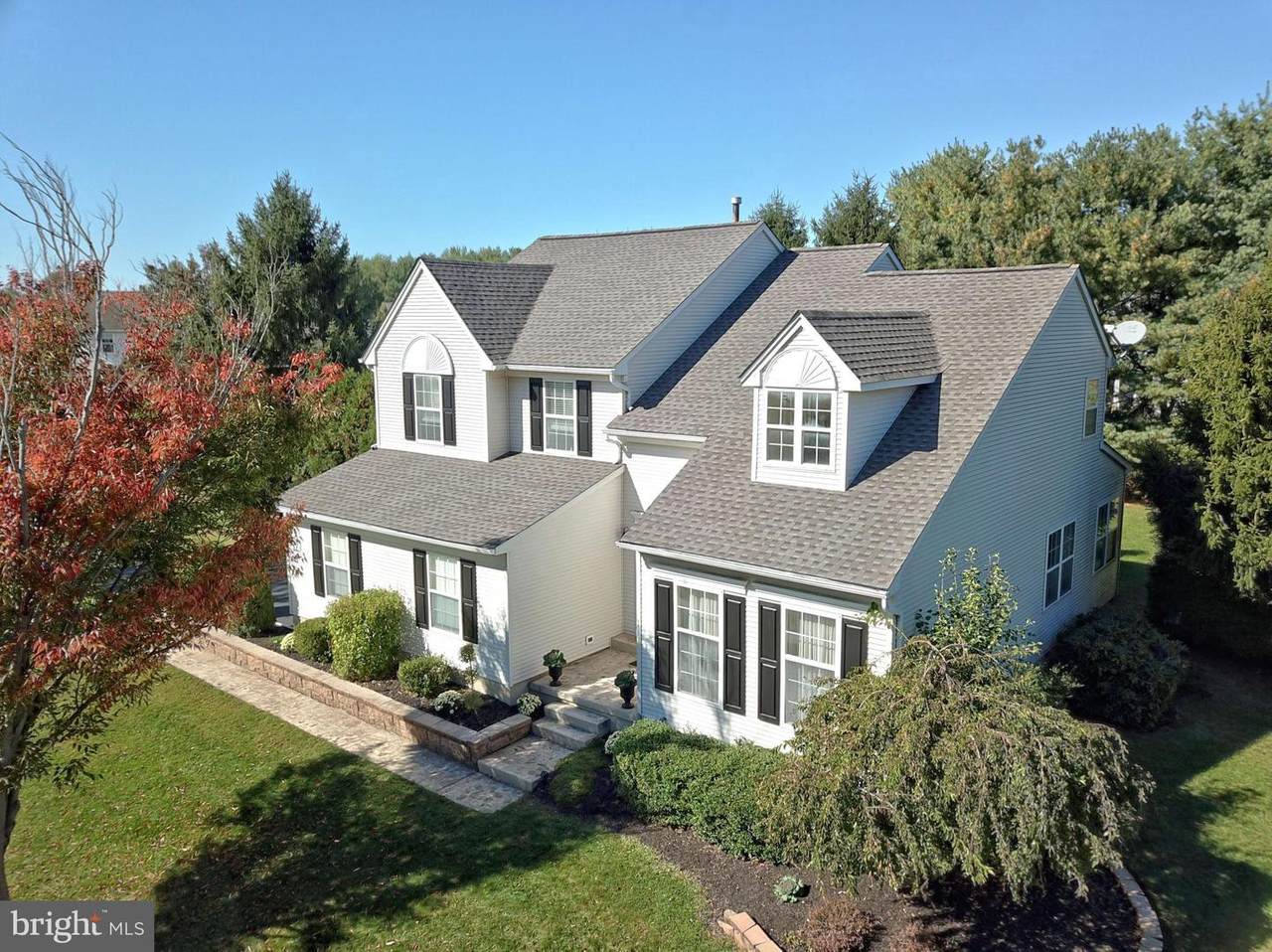 205 Ivanhoe Drive - Photo 1