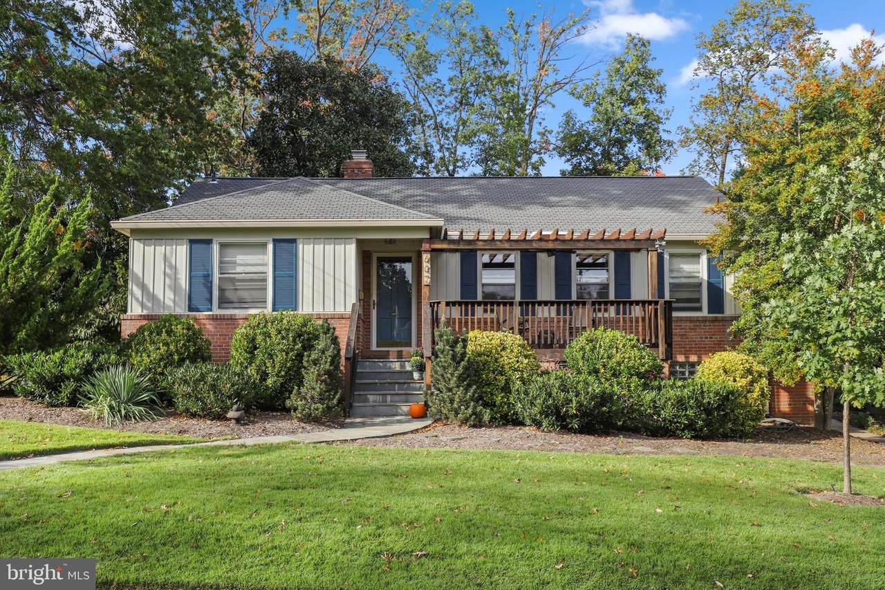 607 Crestwood Drive - Photo 1