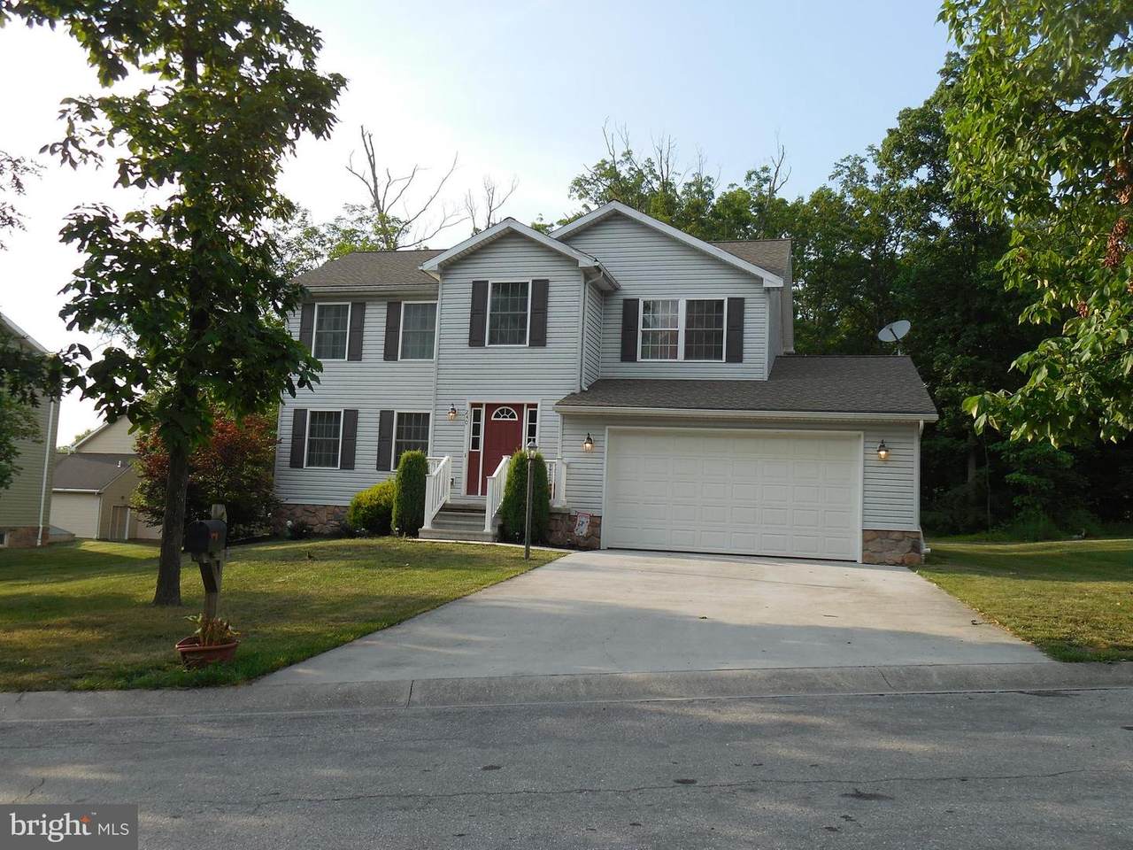 240 Twin Lakes Drive - Photo 1