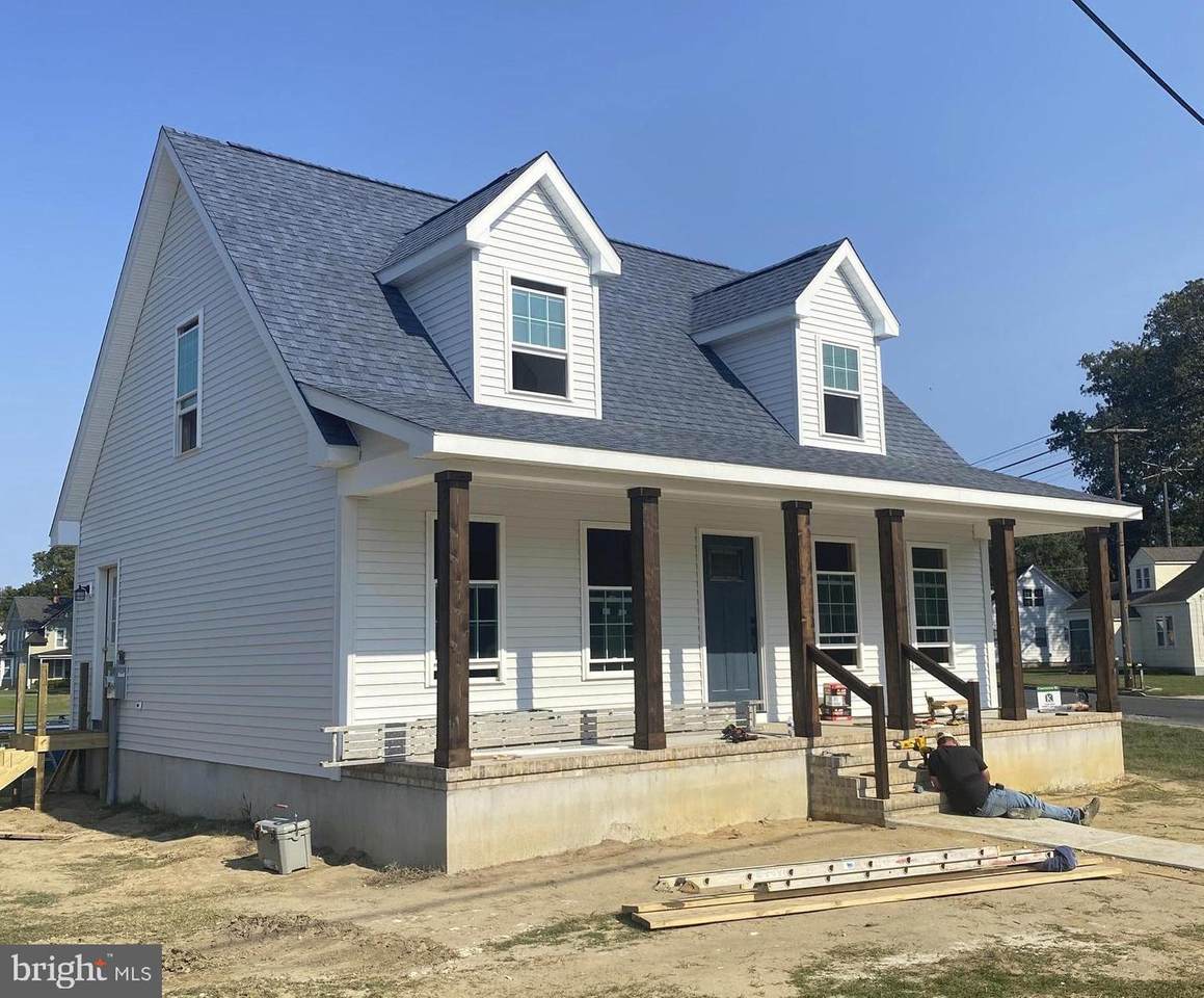 207 Oak Street - Photo 1