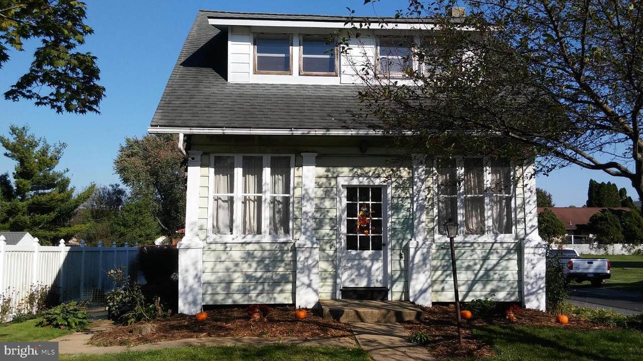 1954 Cawley Avenue - Photo 1
