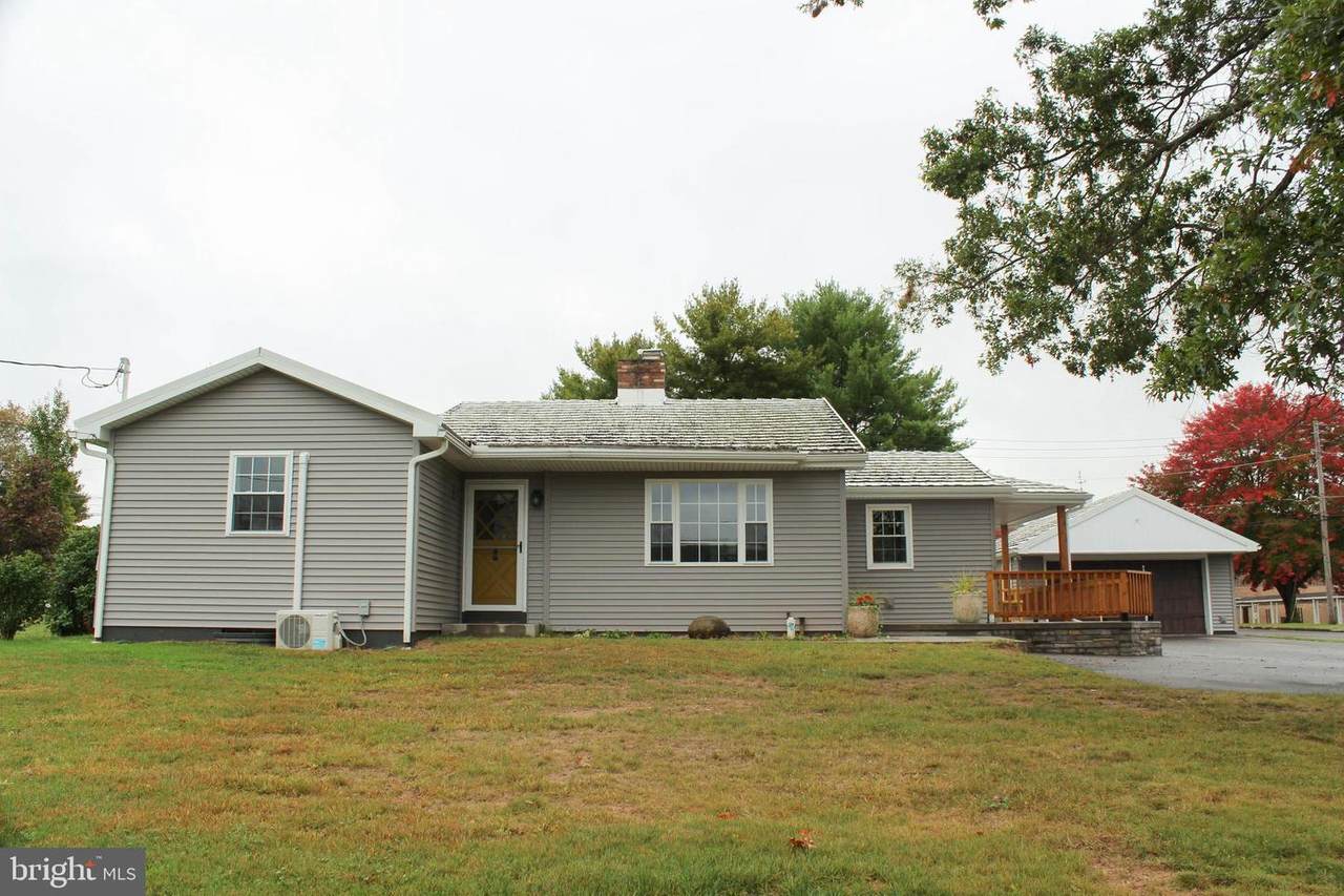 702 6TH Street - Photo 1