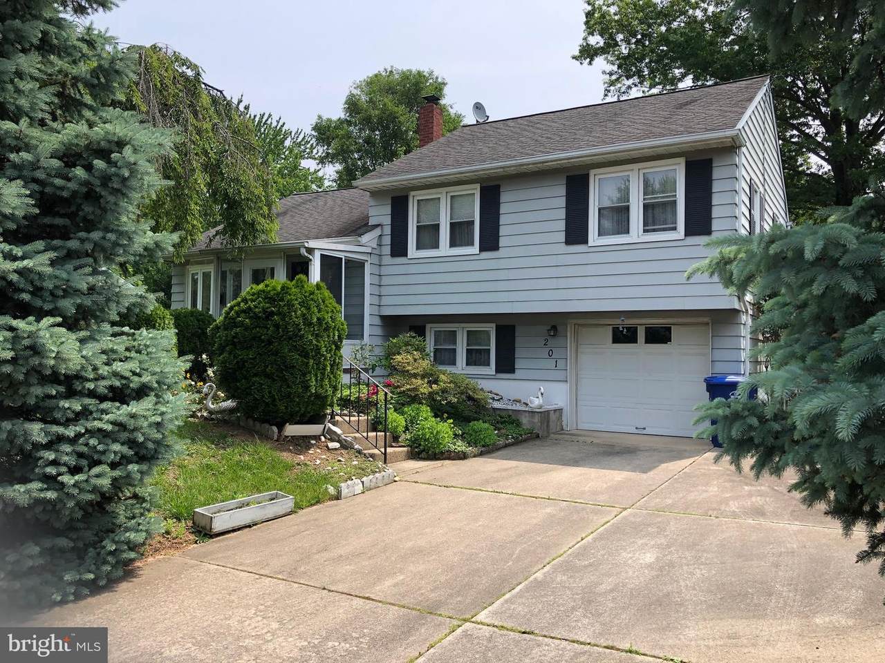 201 Woodpecker Lane - Photo 1