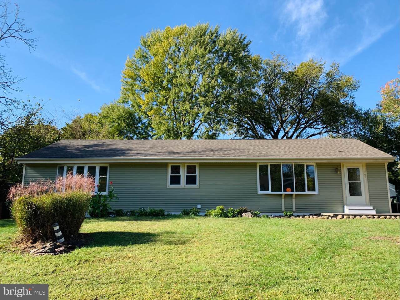 809 Indian Trail Avenue - Photo 1