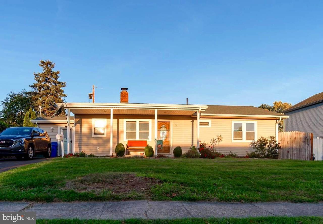 16 Crescent Lane - Photo 1