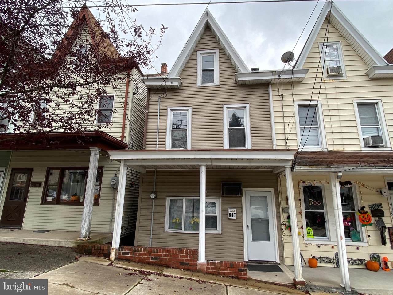 617 Norwegian Street - Photo 1