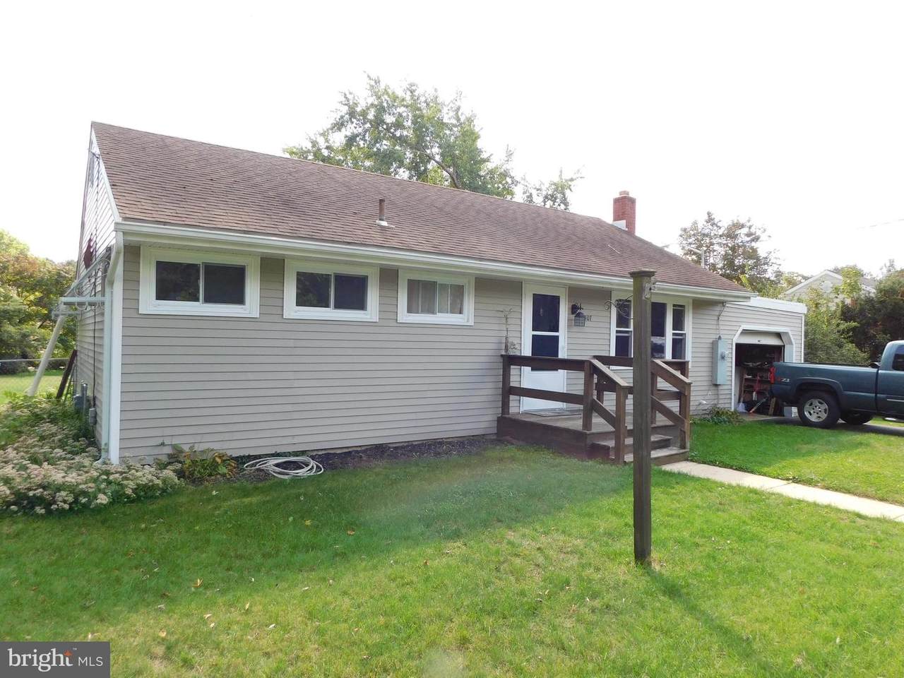 1807 Mac Dougall Terrace - Photo 1
