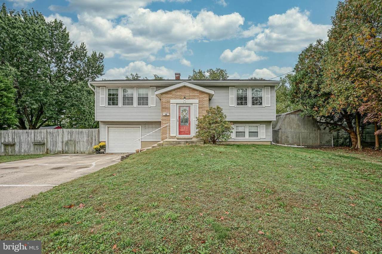 215 Ireland Terrace - Photo 1