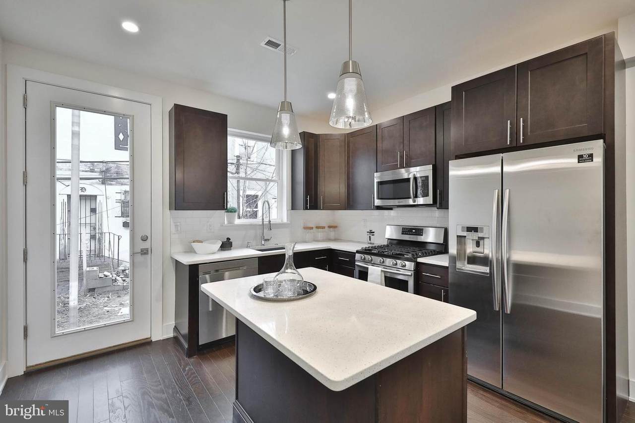 1327 31ST Street - Photo 1
