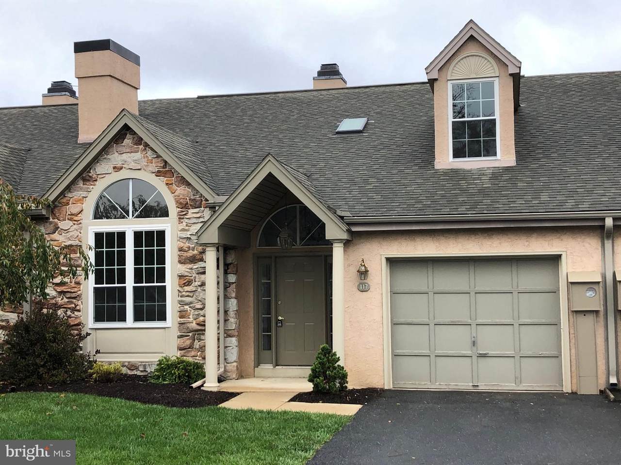 117 Greenview Drive - Photo 1