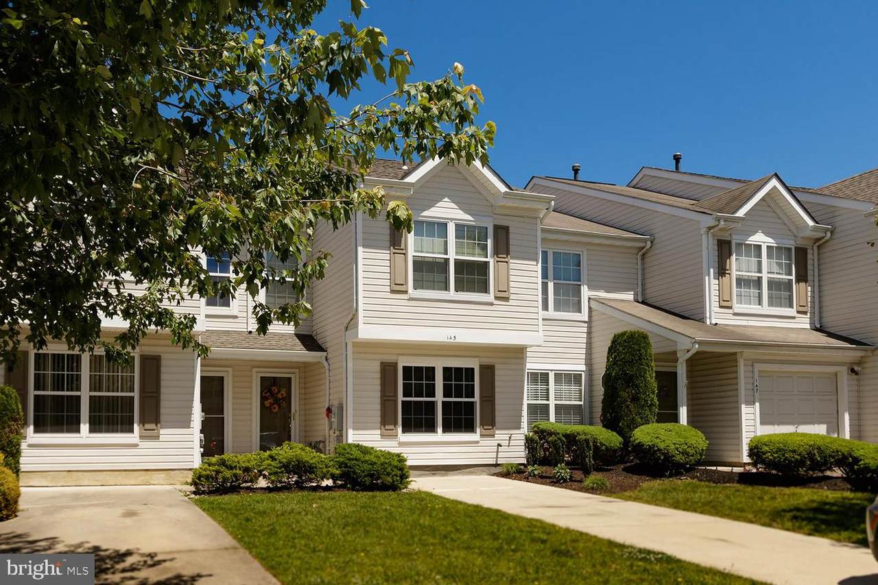 143 Buckingham Way - Photo 1