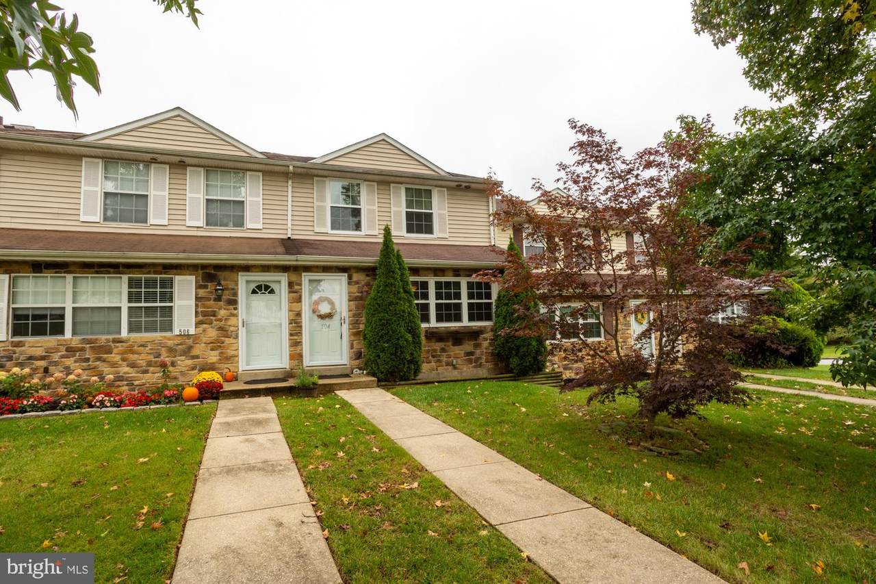504 Lancaster Court - Photo 1