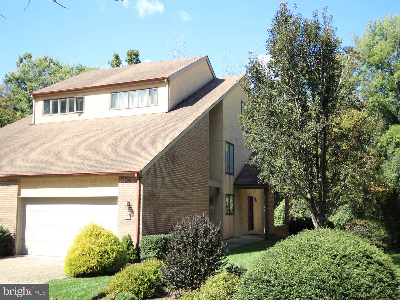 107 Falcon Lane - Photo 1