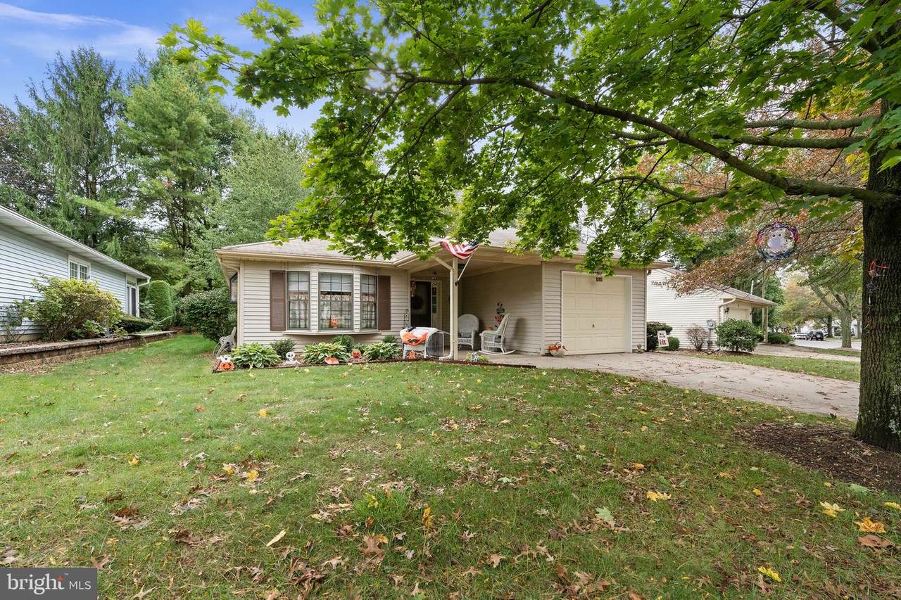 305 Hilltop Ln E - Photo 1