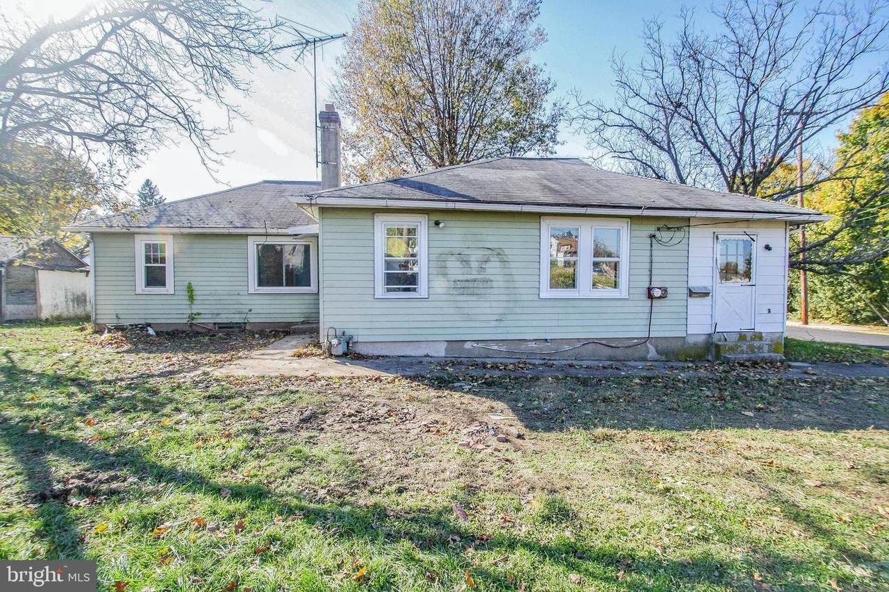 300 Erie Avenue - Photo 1