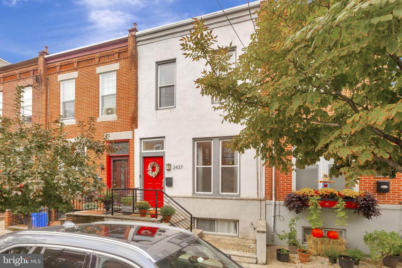2437 Carpenter Street - Photo 1