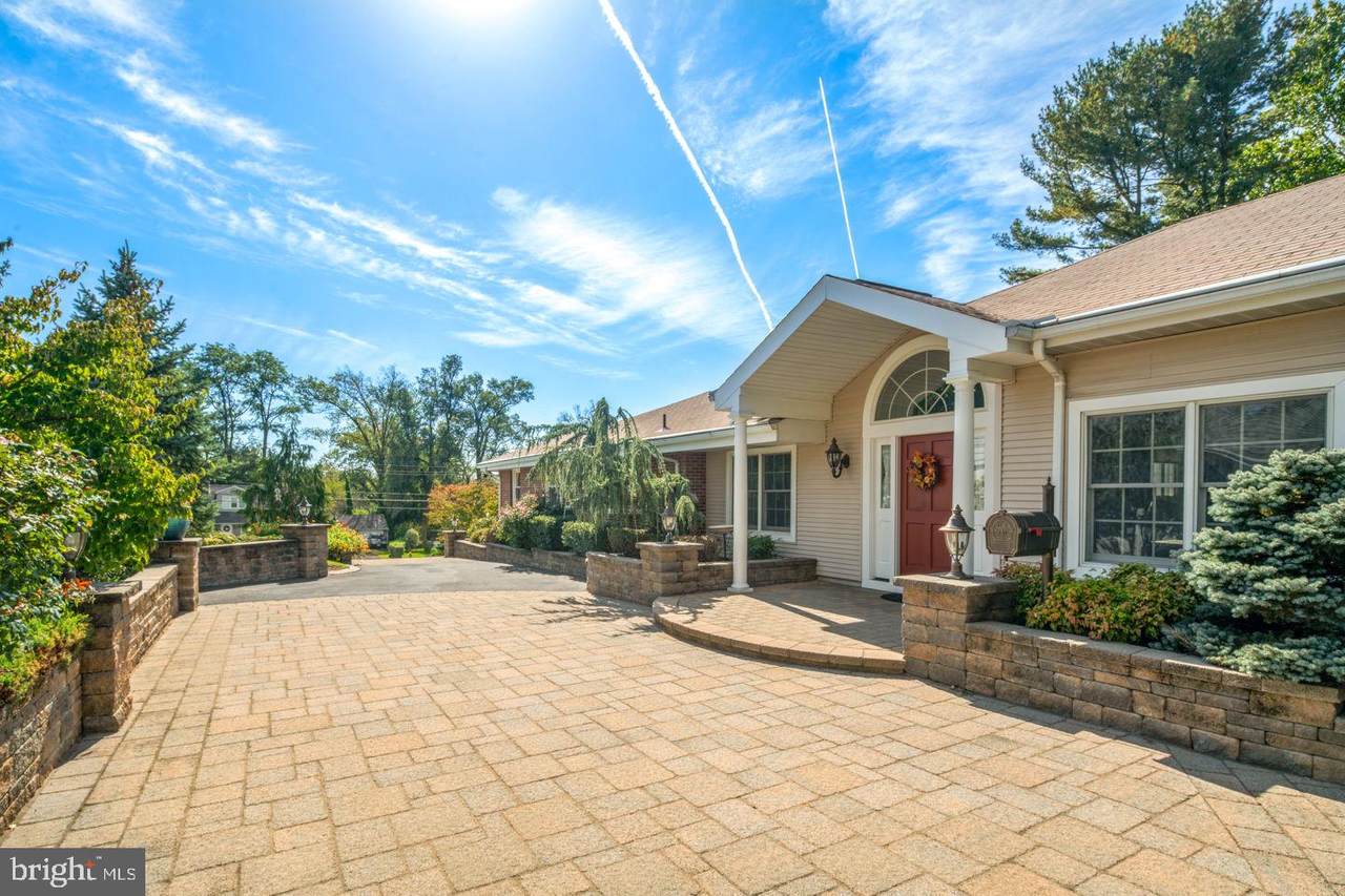 315 Hutchinson Avenue - Photo 1