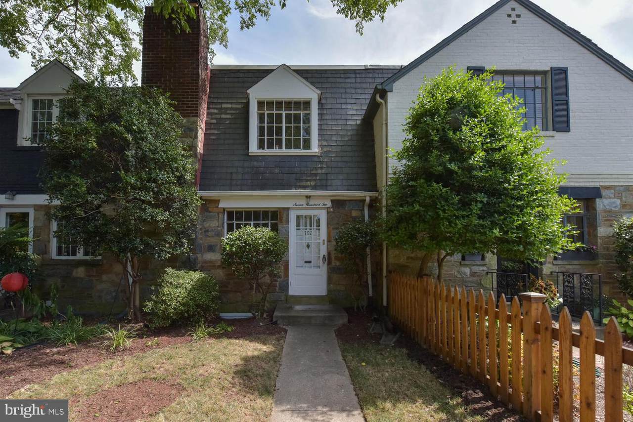 702 Chetworth Place - Photo 1