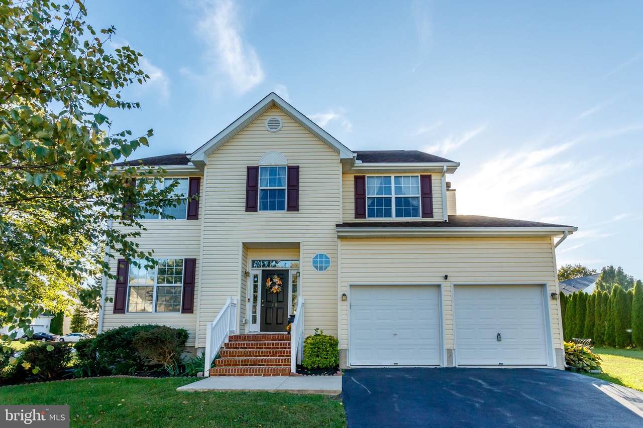 10 Green Lane - Photo 1