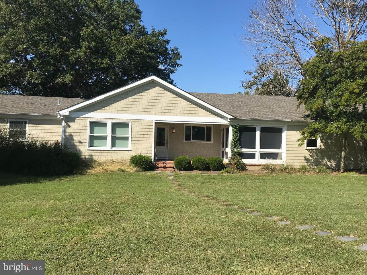 1006 Talbot Street - Photo 1